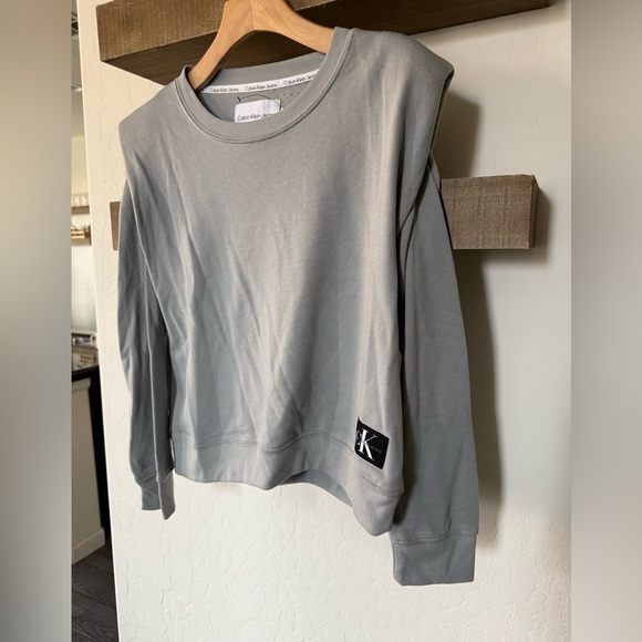 Calvin Klein|Gray padded shoulder sweatshirt, long sleeve in boxy style•••Medium - Picture 6 of 14